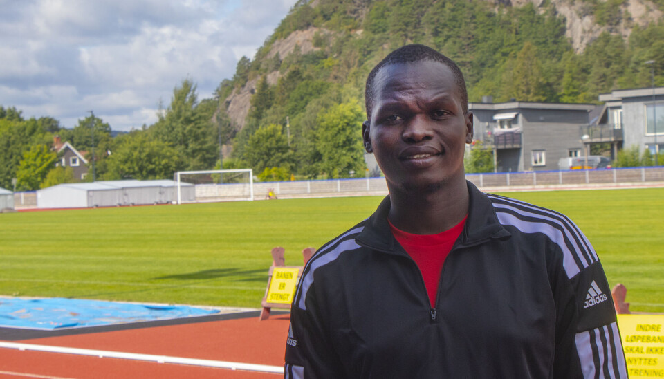 26 år gamle Derrick Ochieng Otieno er trener for laget fra Mathare United.