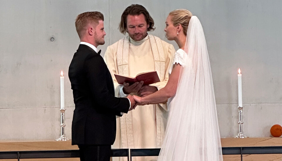 Lørdag giftet Fløy-trener Marius Kjørvik Johansen seg med Nathalie Valvik i Flekkerøy kirke.