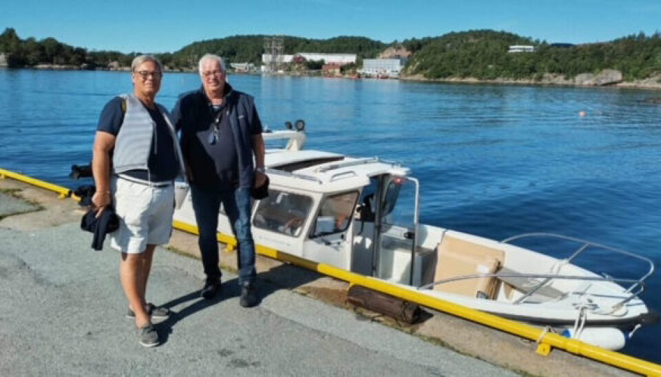 Sven Gjeruldsen og leder i Songvaar Fyrs Venner på Høllebrygga fredag.