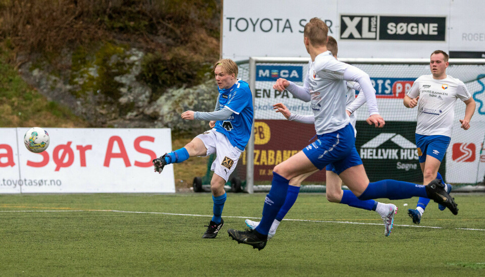 I vårkampen vant Søgne-herrene 7-1 mot ettermiddagens verter lørdag ettermiddag. Kevin Johansen scorer i den kampen. I vårkampen vant Søgne-herrene 7-1 mot ettermiddagens verter lørdag ettermiddag. Kevin Johansen scorer i den kampen.