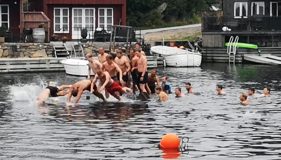 Finalen startet med at alle deltakerne skulle opp på tårnet inne i bukta. Det var ikke så enkelt. Finalen startet med at alle deltakerne skulle opp på tårnet inne i bukta. Det var ikke så enkelt.