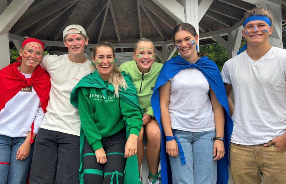 Årets «Tribes» var rød, grønn og blå! Fra venstre: Thea Elisabeth Askeland (14, Mandal), David Kroslid (17, Lyngdal), Sara Elisabeth Jacobsen (21, Søgne), Mina Severinsen (15, Søgne), Elisabeth Buljo (16, Lyngdal), Kaleb Vrabel (17, Lyngdal).