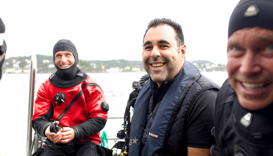 Stortingspresident Masud Gharahkhani sammen med dykkerne Karl Klungland (t.v. og Glenn Ivar Tønnesen.