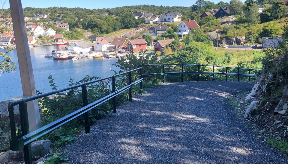 Slik ser gang- og sykkelveien ut fra Berge-siden. Det handler altså om to bratte bakker i hver ende av veien. Slik ser gang- og sykkelveien ut fra Berge-siden. Det handler altså om to bratte bakker i hver ende av veien.