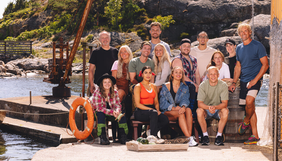 FARMEN 2023: Foran fra venstre: Carla Maria Haringstad, Diana Rooz, Kornelia Kløv og Martin Hals Johannessen. Midten fra venstre: Björk Valnes Atladóttir, Anders Rydning, Erika Ellingsen, Bent Inge Høiland Rundevold, Charlotte Tigerstedt og Bård Kristiansen. Bak fra venstre: Per Georg Johansen, Sebastian Eide, Yassin El Barkani og Kathrine Jakobsen. FARMEN 2023: Foran fra venstre: Carla Maria Haringstad, Diana Rooz, Kornelia Kløv og Martin Hals Johannessen. Midten fra venstre: Björk Valnes Atladóttir, Anders Rydning, Erika Ellingsen, Bent Inge Høiland Rundevold, Charlotte Tigerstedt og Bård Kristiansen. Bak fra venstre: Per Georg Johansen, Sebastian Eide, Yassin El Barkani og Kathrine Jakobsen.