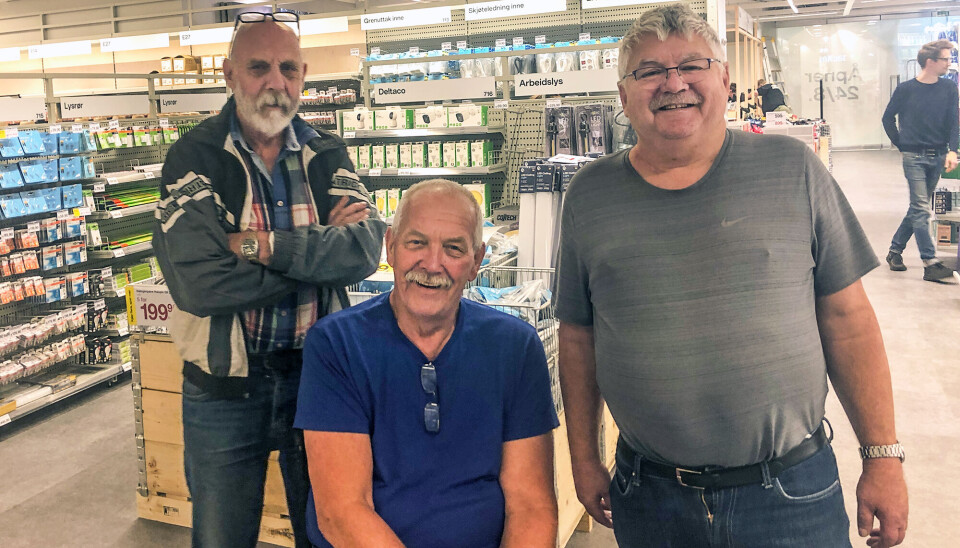 - Godt å få en skikkelig butikk for mannfolk på Amfi-senteret, sier Jarl Lomeland (t.v.), Per Tønnessen og Tom Gjertsen - Godt å få en skikkelig butikk for mannfolk på Amfi-senteret, sier Jarl Lomeland (t.v.), Per Tønnessen og Tom Gjertsen