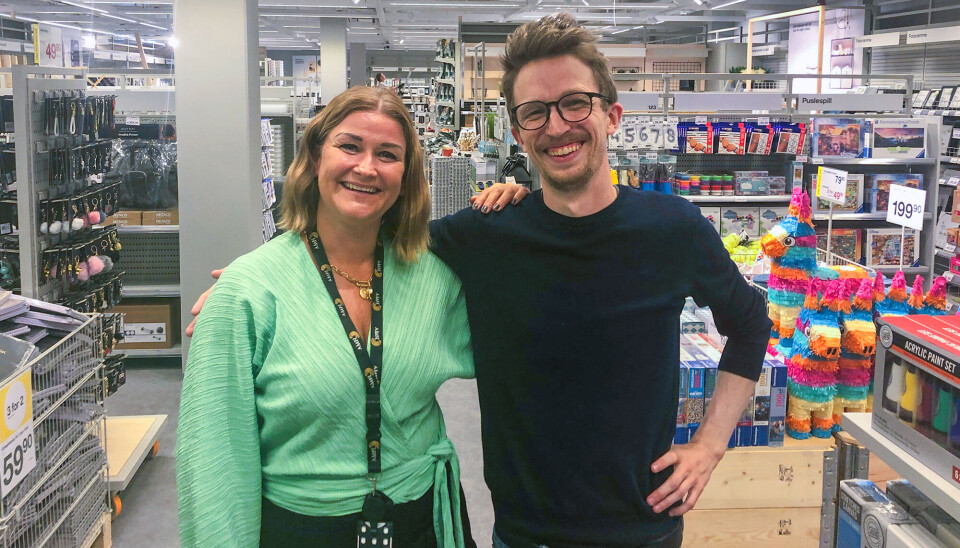 Daniel Glomset er butikksjef på den nye Clas Ohlson-butikken som åpner på Amfi Vågsbygd torsdag morgen. Senterleder Christina Omland gleder seg veldig til åpningen. Daniel Glomset er butikksjef på den nye Clas Ohlson-butikken som åpner på Amfi Vågsbygd torsdag morgen. Senterleder Christina Omland gleder seg veldig til åpningen.