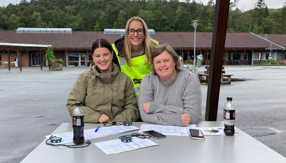Sekreteriatet klare til å ta i mot elevene: F.v.: Anniken Olsrud, Jeanett Andersen og Marit Aas Vikse. Sekreteriatet klare til å ta i mot elevene: F.v.: Anniken Olsrud, Jeanett Andersen og Marit Aas Vikse.