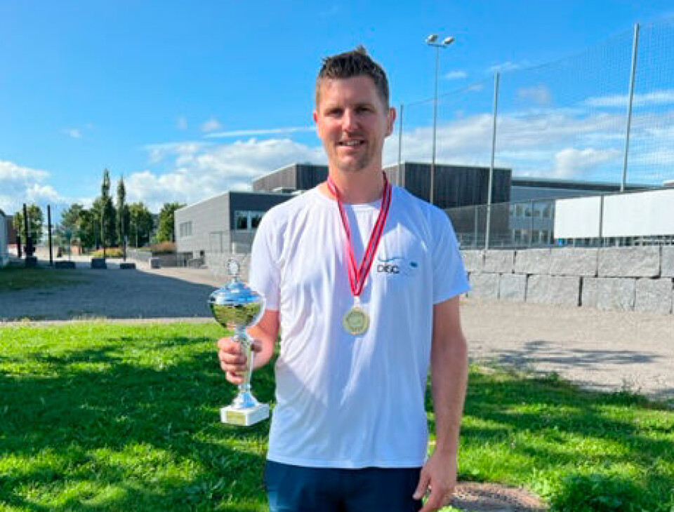 Kjell Klungland med pokal og medalje etter seieren i Sandefjord sist helg.