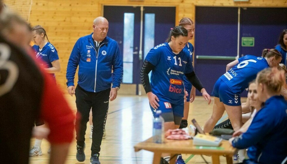 Bjørn Hagen fortsetter som trener for kvinnenes A-lag i Søgne HK.