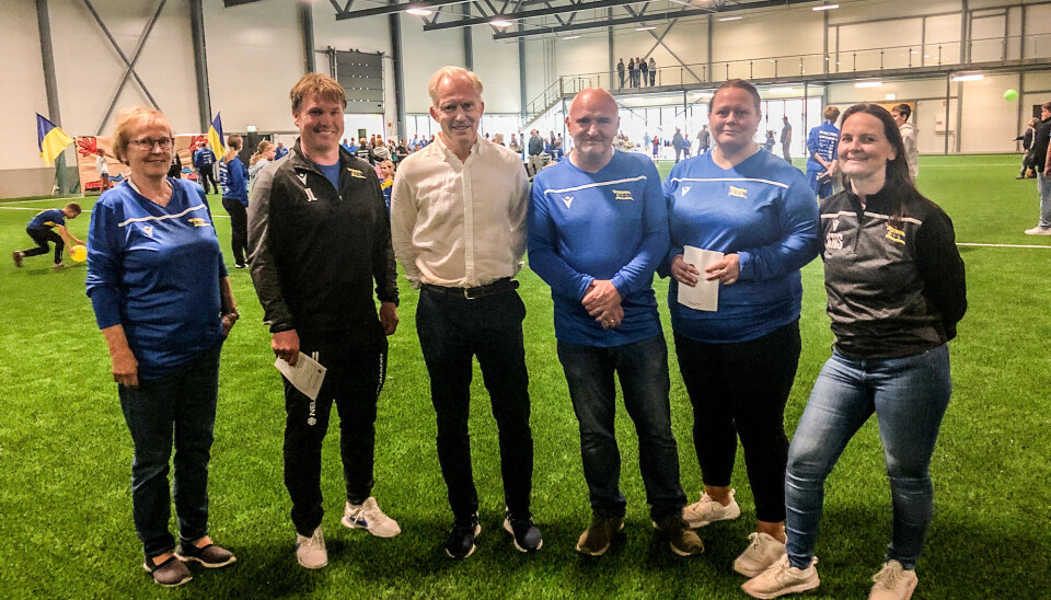 Ledere i GIL, hallstyret og GIL fotball samlet i den nye hallen lørdag sammen med ordfører Jan Oddvar Skisland. Fra venstre Ragnhild Brunvatne, Jardarr Lie, Nils Magne Håkegård, Renate Stensland og Kristin Nygård. Ledere i GIL, hallstyret og GIL fotball samlet i den nye hallen lørdag sammen med ordfører Jan Oddvar Skisland. Fra venstre Ragnhild Brunvatne, Jardarr Lie, Nils Magne Håkegård, Renate Stensland og Kristin Nygård.