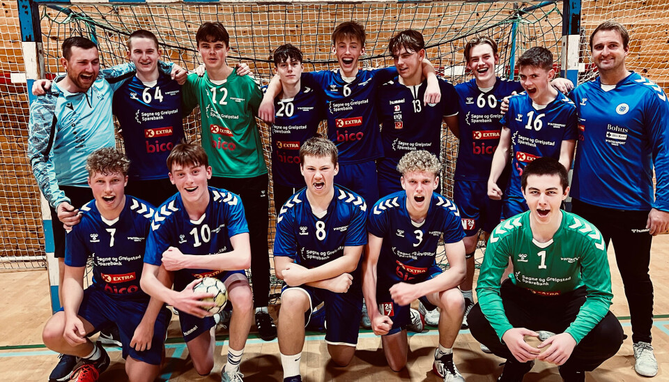 Lagbilde fra venstre bak: Trener Martin Vogtmann Parsager, Leon, Fredrik, Philip, Mathias, Mads, Eskil, Adrian og trener - Endre Pettersen
Foran fra venstre: Sebastian, Nicolas, Benjamin, Thomas ogVladyslav. Lagbilde fra venstre bak: Trener Martin Vogtmann Parsager, Leon, Fredrik, Philip, Mathias, Mads, Eskil, Adrian og trener - Endre Pettersen
Foran fra venstre: Sebastian, Nicolas, Benjamin, Thomas ogVladyslav.