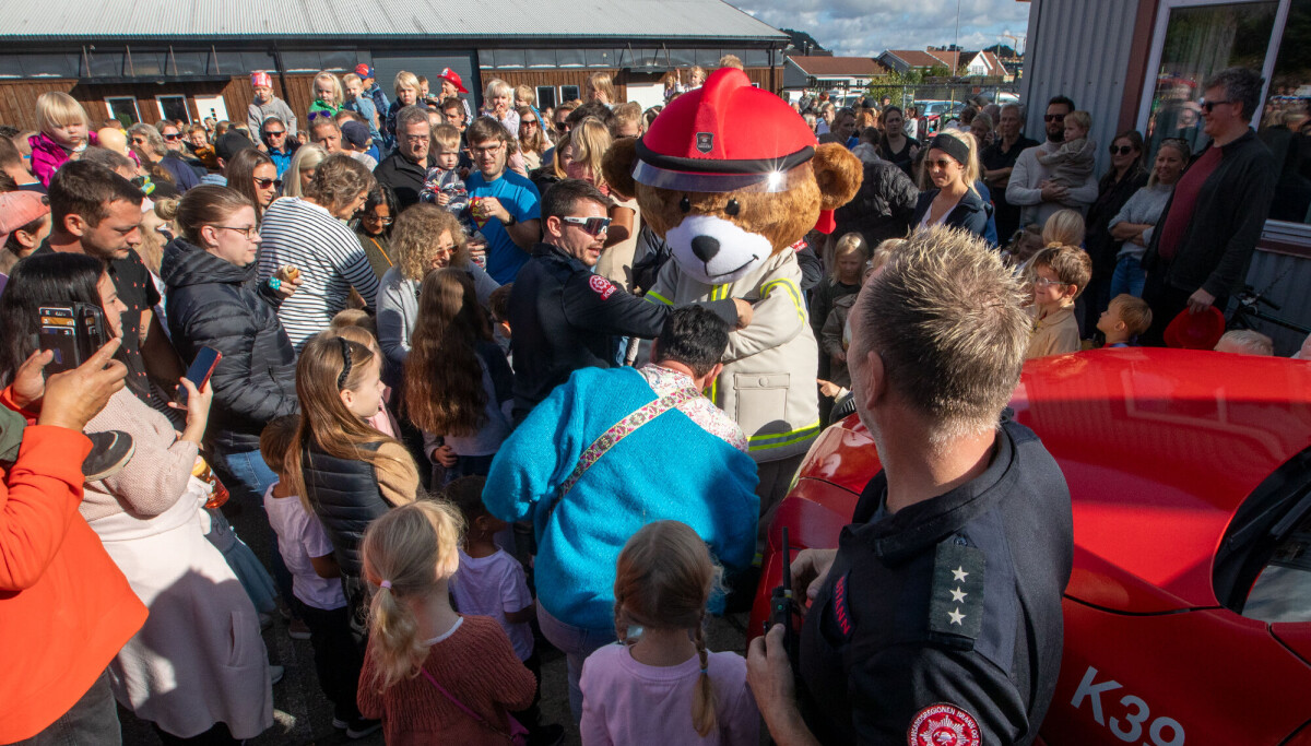 Rundt 400 på Åpen brannstasjon