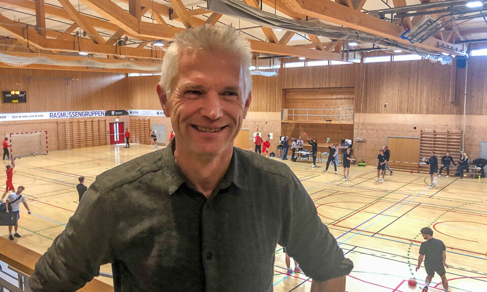 Arild Thomassen har fulgt sønnen «keeper-Thomas»og hans lagkamerater siden de startet med håndball som 6-7-åringer i Fløy Håndball. I helgen satt han som vanlig i sekreteriatet.
