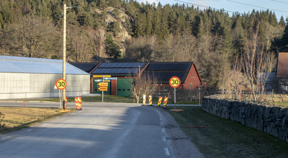 Kryss Bergeveien - Søgneveien. Husk vikeplikt for trafikk fra høyre.
