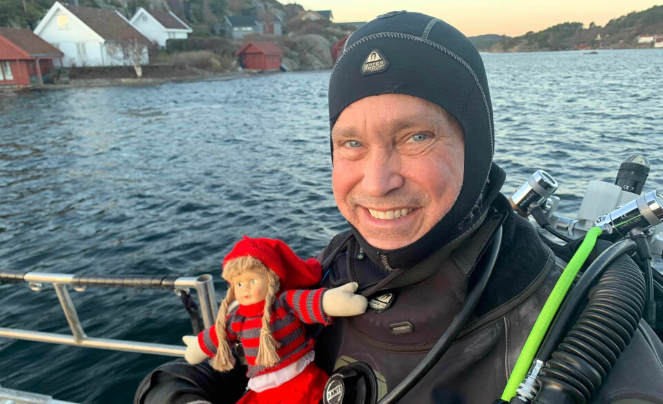 Glenn Ivar Tønnessen var én av i alt fem dykkere i sving i Søgne-skjærgården torsdag. Rampenissen var også med.