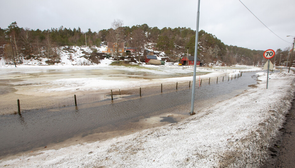 Gang- og sykkelstien langs Leireveien mandag ettermiddag.
