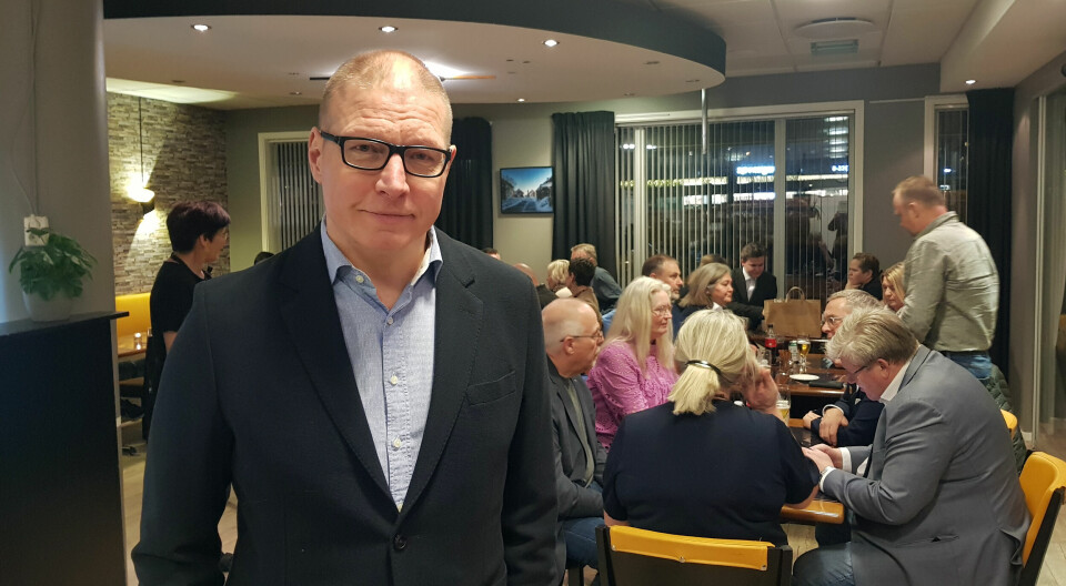Erik Spieler på Gunders kafe i Søgne er grupperingene som sier ja til Søgne og Songdalen i Kristiansand samlet fredag kveld