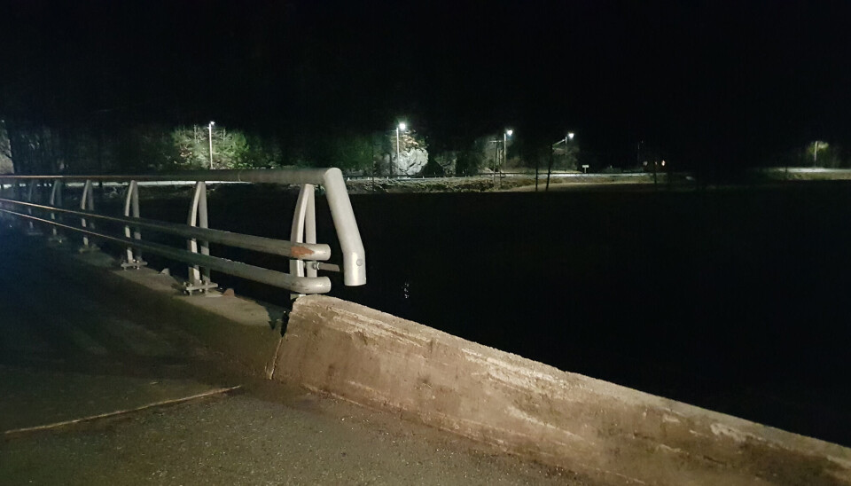 Ulykken skal ha skjedd i eller ved broa ut til Songdalsveien på Gjervoldstad.