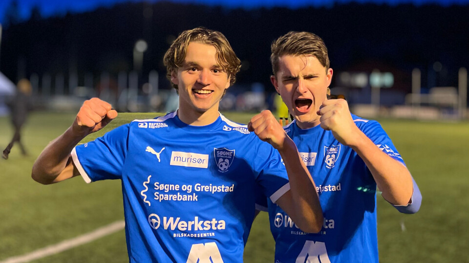 Målscorerne Samuel Lavik ( til venstre) og Elias Kjøstvedt jubler for seier.