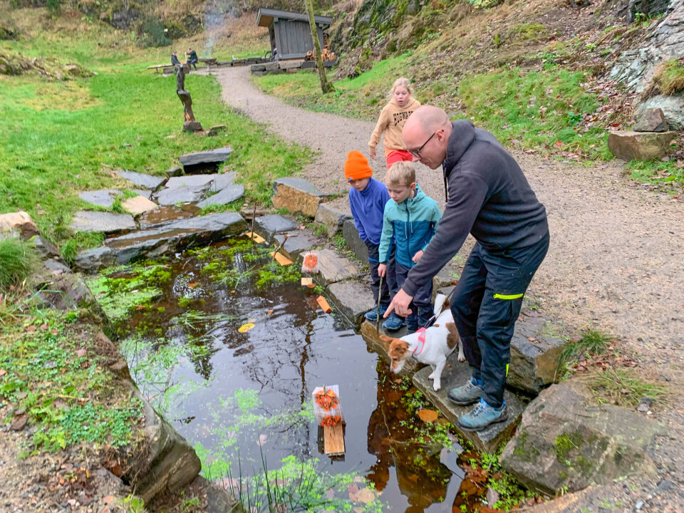 Vannkilden Kjelda i Eplehagen Steinva.
