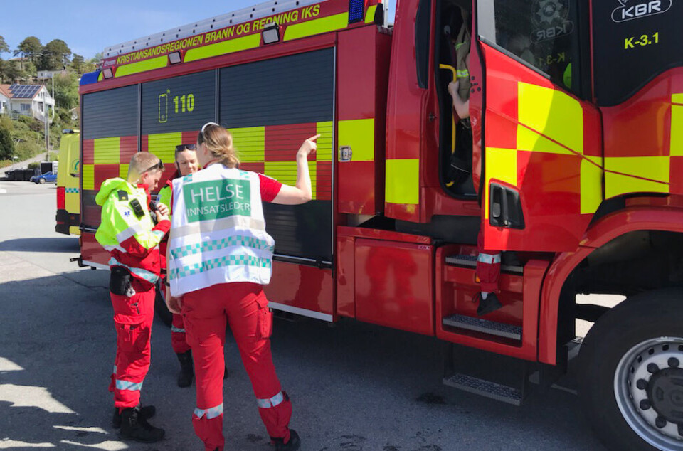 Båtkollisjon på Høllefjorden, fire personer i vannet