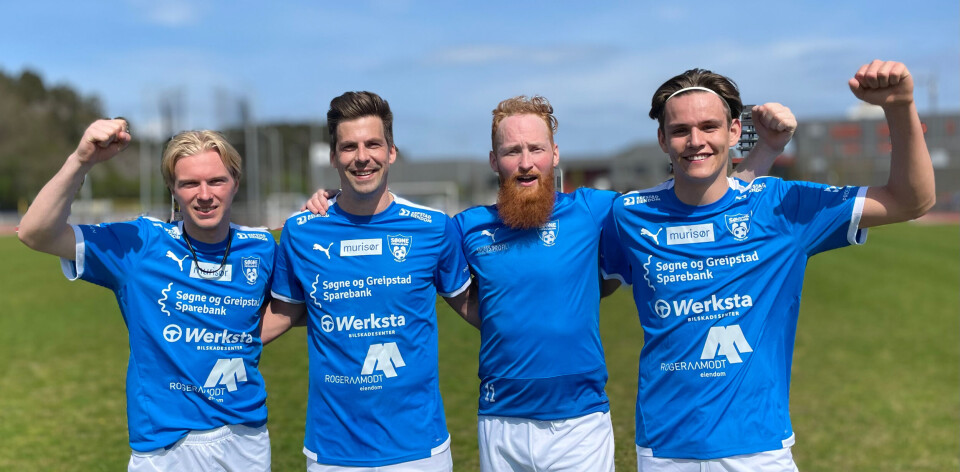 Målscorerne fra venstre Kevin Johansen, Ditlef Ueland, Jarle Rogstad og Jens Drange Karlsen jubler for en fortjent seier.