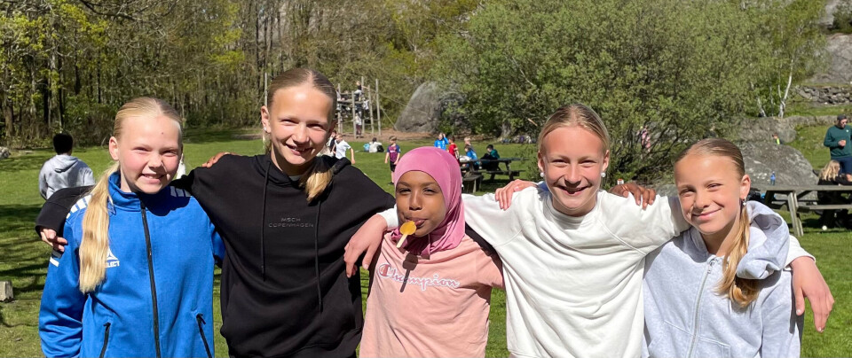 Fornøyde elever fra Hellemyr skole.