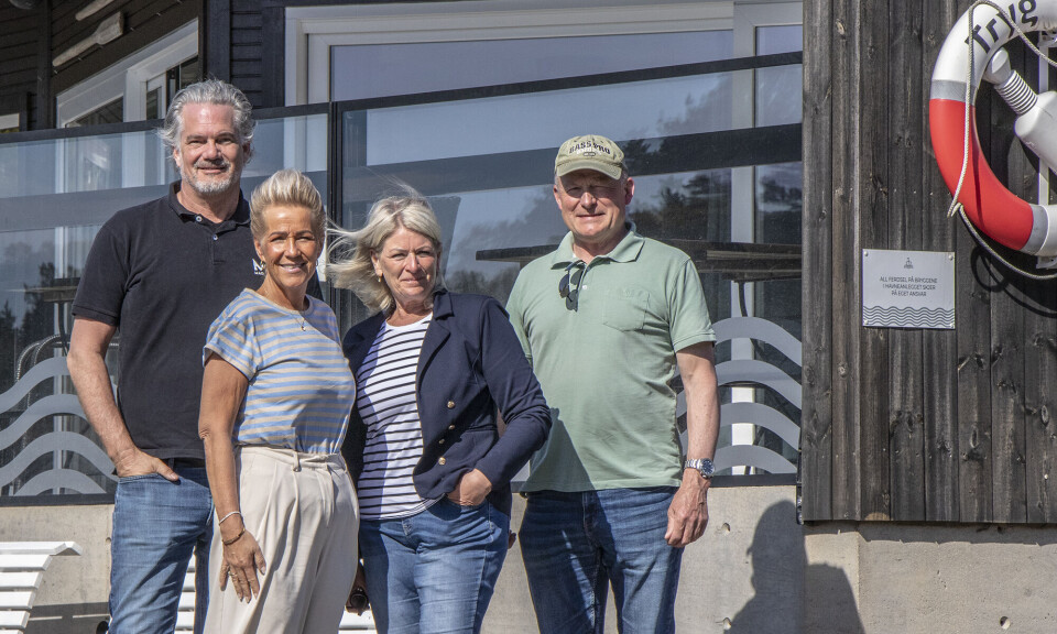 Martin Graham og Line Byremo fra Madhuset AS sammen med Nancy Sture Olsen og Ralf Georg Olsen på Trysnes Brygge i mai 2024.
