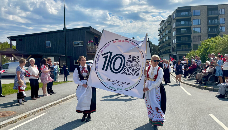 Søgne Danseklubb i folketoget.