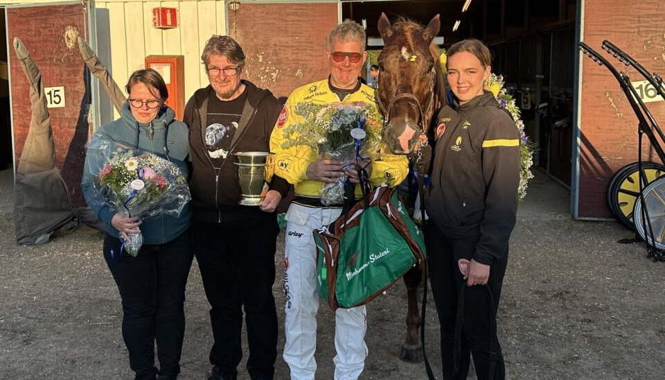 F.v. de finske eierne Emilia Levula, Pekka Lillbacka, Øystein Tjomsland (som selv er medeier i Weikko) og assistenttrener Christina Lien-Mikkelsen.
