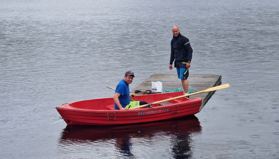 Terje Greibesland og Fredrik Gustafsen ved badebrygga på Homevann.
