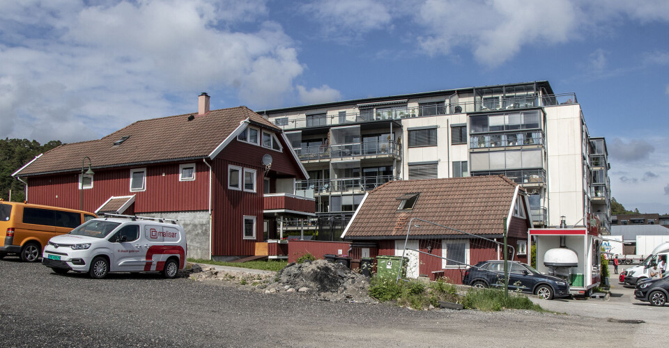 Dagens enebolig vil i fremtiden bli liggende mellom Sentrumsveien 8 i bakgrunnen og Tangvall Arena trinn IV som skal bygges vest for det røde huset.
