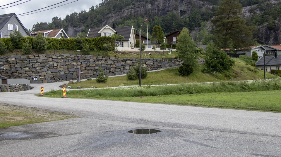 Snuplassen skal etableres på jordet like ved de røde og gule markørene.