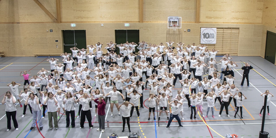 Søgne danseklubb med 250 dansere undergeneralprøve til fjorårets produksjon med oppføring av Aladdin.