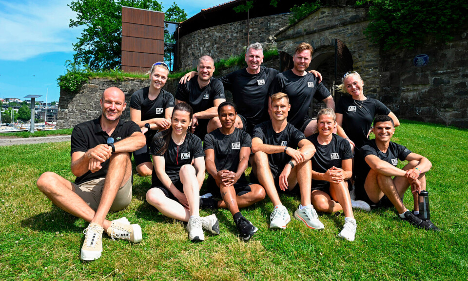 Deltakerne i sesong 16 av Mesternes mester er på plass i Kristiansand. Lengst til venstre programleder Aksel Lund Svindal. Bak fra venstre: Johanne Killi, Kai Robin Havnaa, Simen Agdestein, Erlend Mamelund, Gyda Bloch Thorsen. Foran fra venstre: Kristin Harila, Fatima Pinto, Tobias Becs, Hedda Berntsen og Tarik Elyounoussi.
Deltakerne i sesong 16 av Mesternes mester er på plass i Kristiansand. Lengst til venstre programleder Aksel Lund Svindal. Bak fra venstre: Johanne Killi, Kai Robin Havnaa, Simen Agdestein, Erlend Mamelund, Gyda Bloch Thorsen. Foran fra venstre: Kristin Harila, Fatima Pinto, Tobias Becs, Hedda Berntsen og Tarik Elyounoussi.
