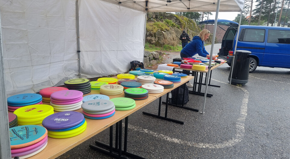 Disker i alle størrelser og farer under åpningen lørdag.
