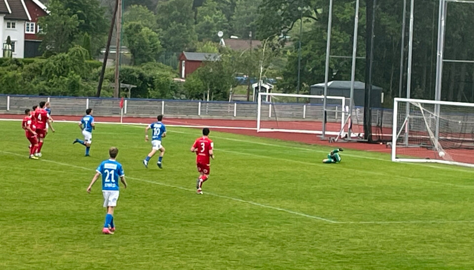 Ditlef Ueland avgjør kampen med sin scoring.