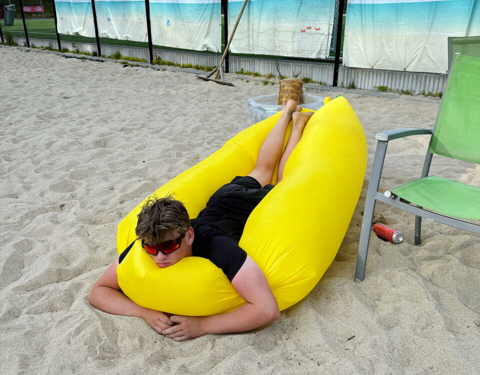 Dennis Severinsen i en slags banan-meditasjons stilling.