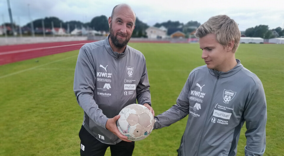Ny lagleder Thor Øyvind M. Rustad til venstre må straks få tak i nye og brukenes treningsballer.