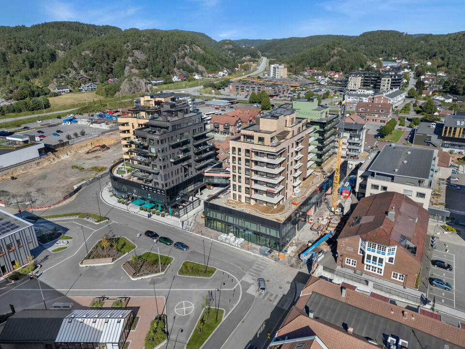 Tangvall Arena med byggetrinn II til høyre i bildet.