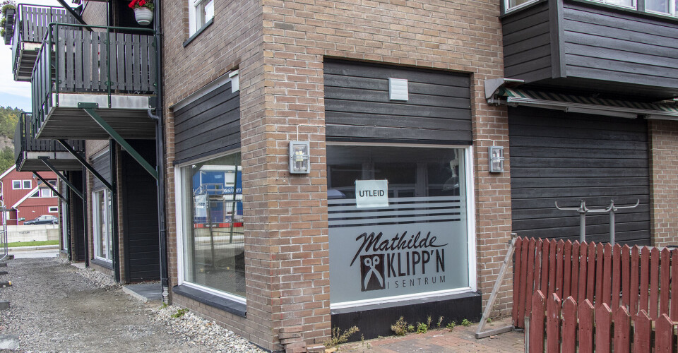 Håndverkere er godt i gang med å klargjøre lokalet i Torvgada slik at Mathilde klipp'n kan flytte tilbake.