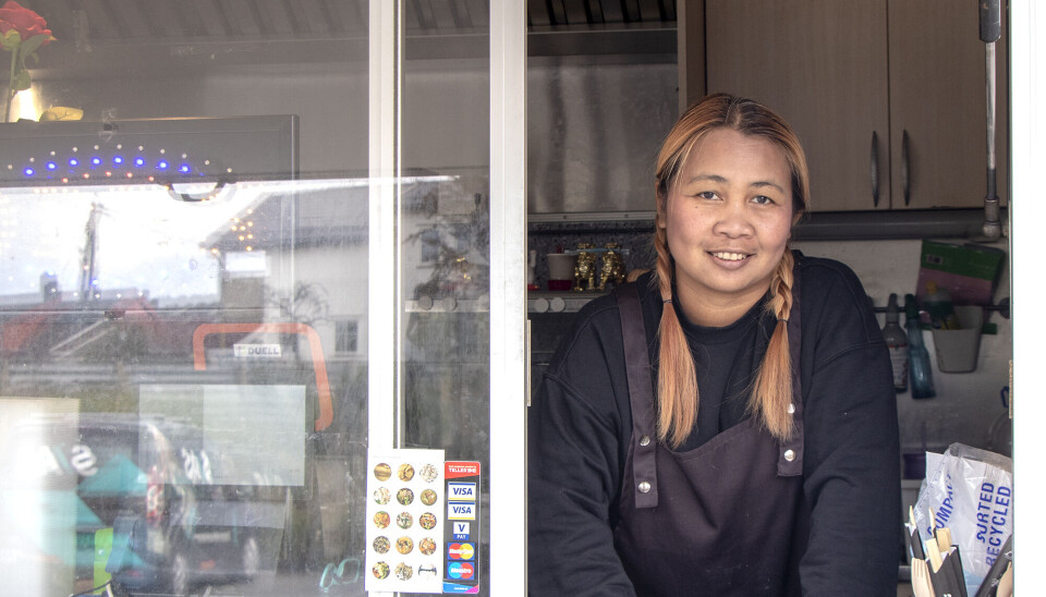Malinee Hansen serverer thai-mat og snart også sushi fra matvogna si.
