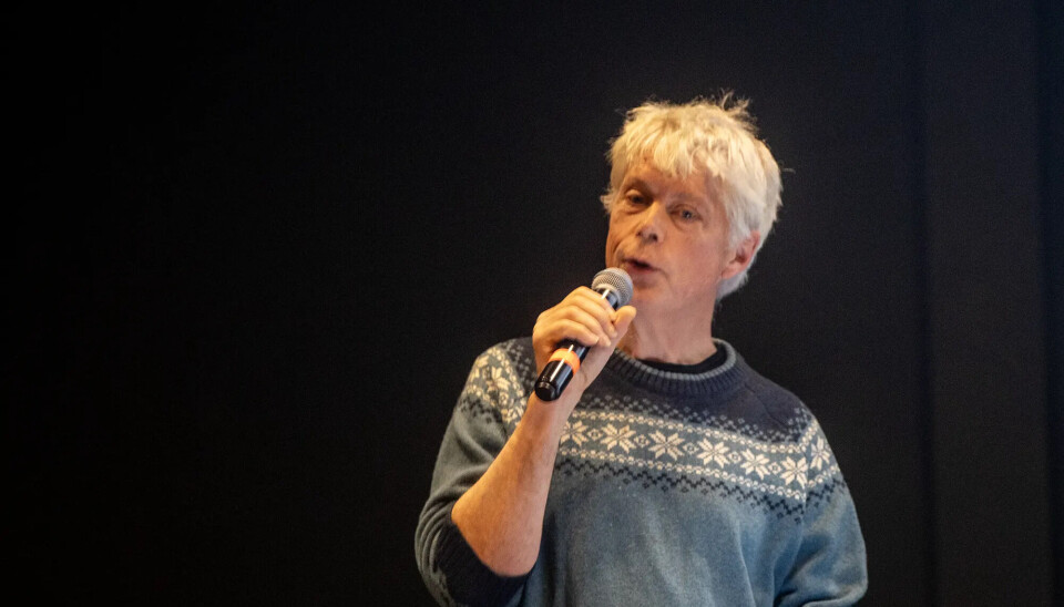 NRK-profil Kai Stokkeland varmet opp publikum med sine eksempler på dialog i Kultursalen onsdag kveld.