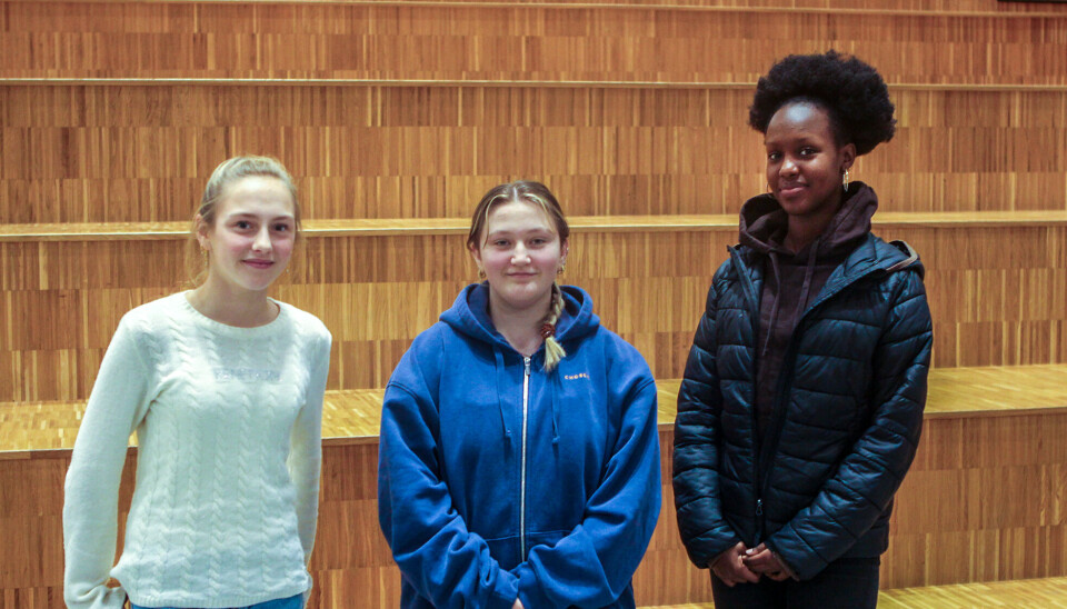 Ingrid Qvale Nygård fra Tangvall skole, Leah Kristensen fra Songdalen skole og Abigaelle Ineza fra Oasen skole på Birkelid er klare for Ungdommens bystyre.