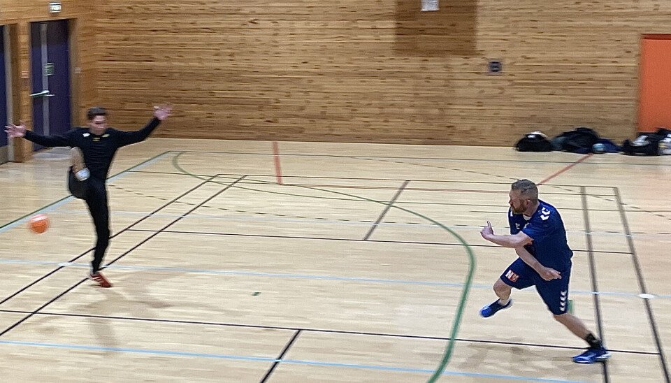 Morten Lossius scorer kampens første mål, på en sjelden kontring.