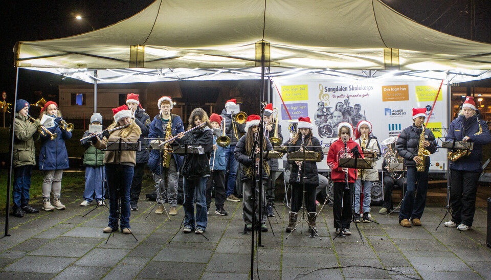 Songdalen skolekorps er arrangør for det tradisjonelle arrangementet i Haugenparken og ga de fremmøtte god julestemning med flere kjente julesanger.