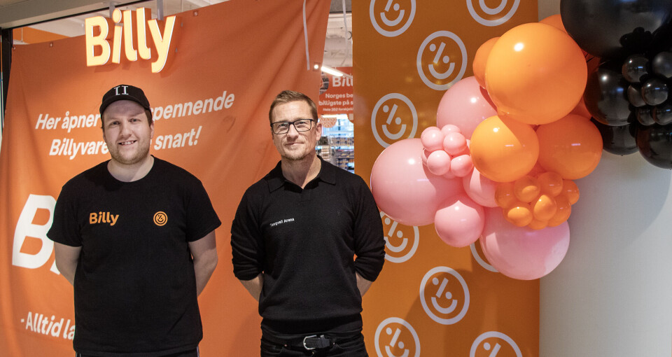 Butikksjef ved Billy, Espen Hofstad sammen med senterleder ved Tangvall Arena, Tom Andreas Hestås.