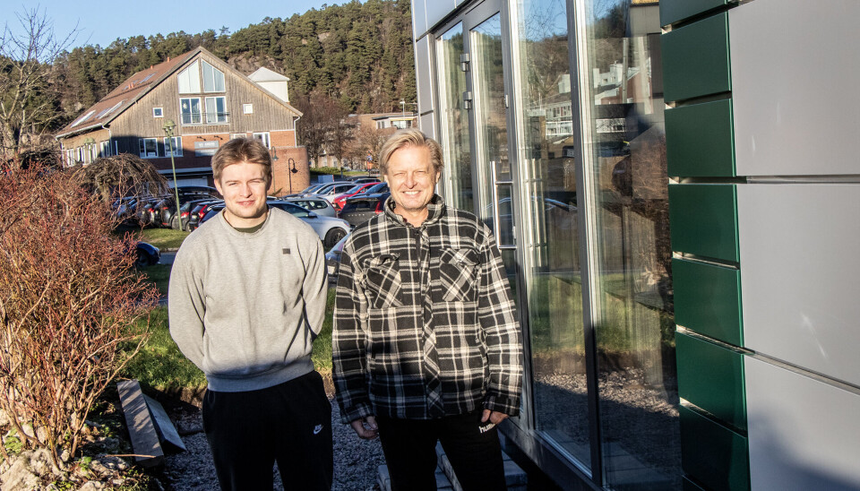 Far og sønn, Terje og Toralv Øydne Pettersen er i innspurten før Bondens kolonial skal åpne på Tangvall gård.