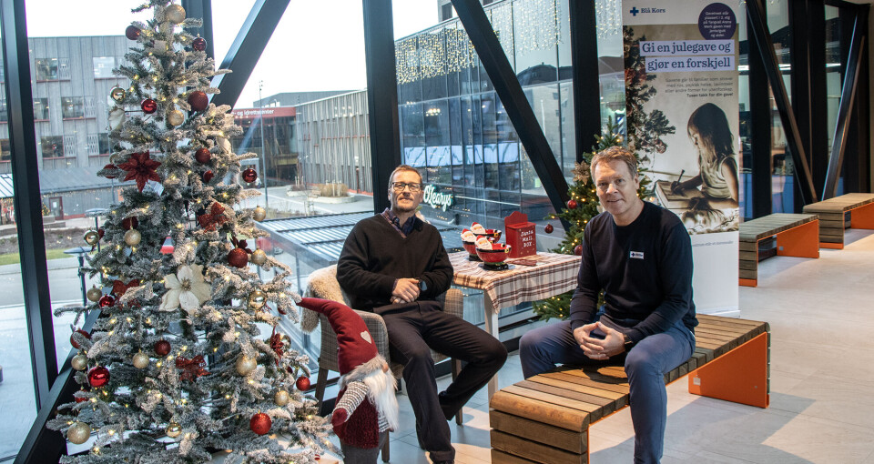 – Her kan alle som ønsker legge igjen pakker, sier senterleder Tom Andreas Hestås og markedsansvarlig i Blå Kors Kristiansand, Henning Reme.